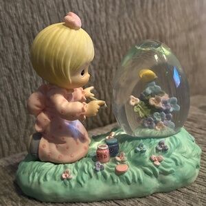 Precious Moments 1997 Girl painting Glitter Globe